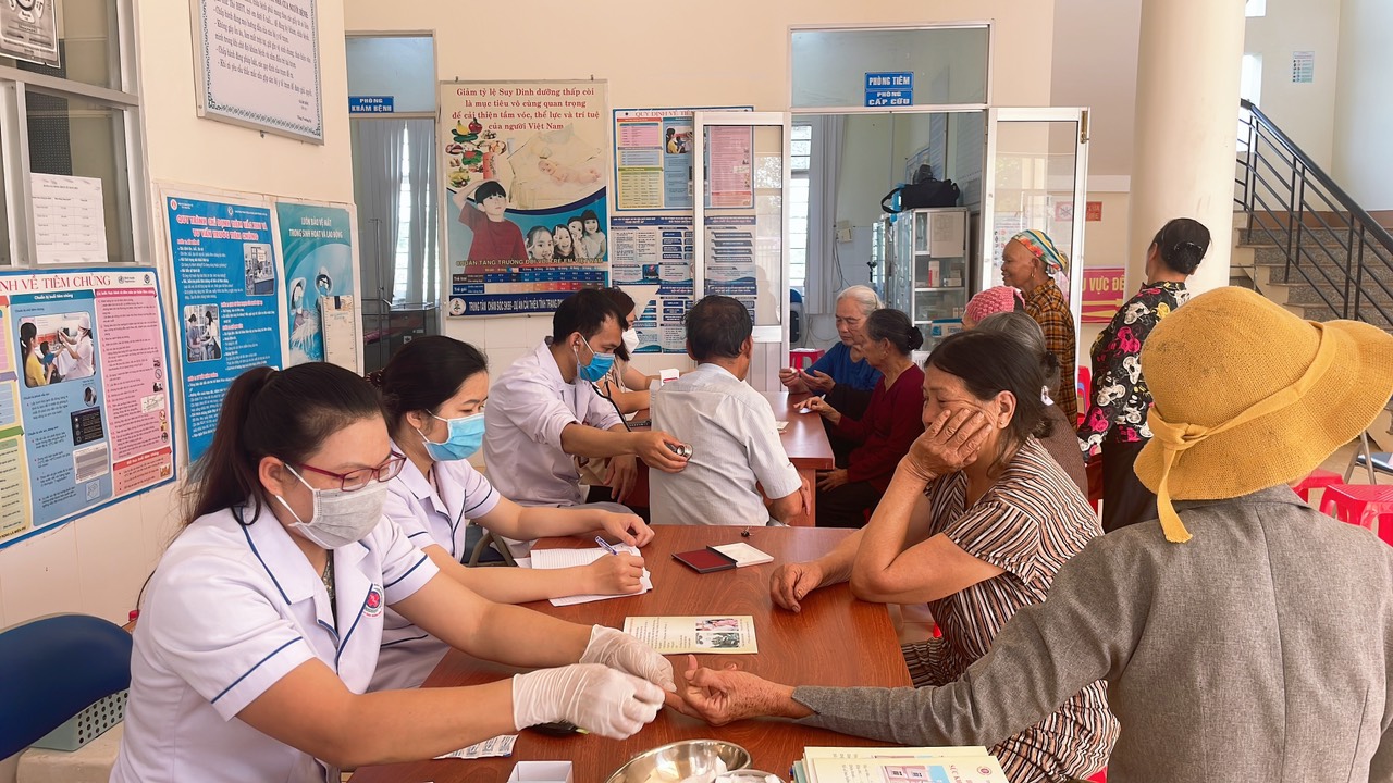 Quy trình chăm sóc và quản lý đàn yến: Từ thức ăn đến sức khỏe